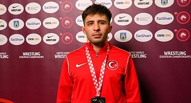 Süleyman Atlı, gümüş madalya kazandı