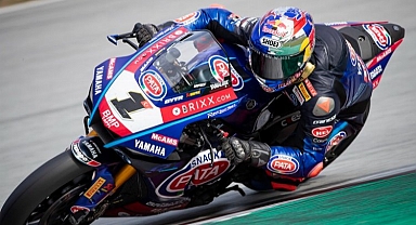 Toprak Razgatlıoğlu podyumla başladı