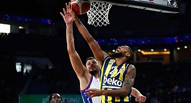 Anadolu Efes erteleme maçında Fenerbahçe Beko'yu yendi