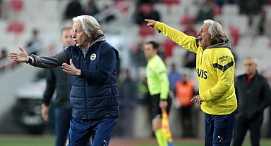 Sivas'ta yardımcı hakem istedi, Jorge Jesus sarı renk giydi