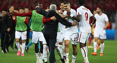 UEFA Avrupa Ligİ'nde finalin adı belli oldu: Roma-Sevilla