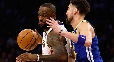 Warriors'ı farklı yenen Lakers seride öne geçti! LeBron bir ilki yaşadı