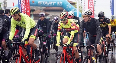 İstanbul'da Yağmur Bisiklet Turunu Nötralize Etti