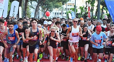 Maraton İzmir'de Kibiwot ve Tagel Zirvede